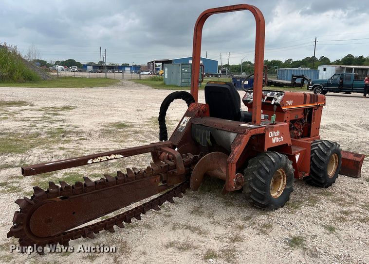 image for item DS2981 2000 Ditch Witch  3700DD trencher