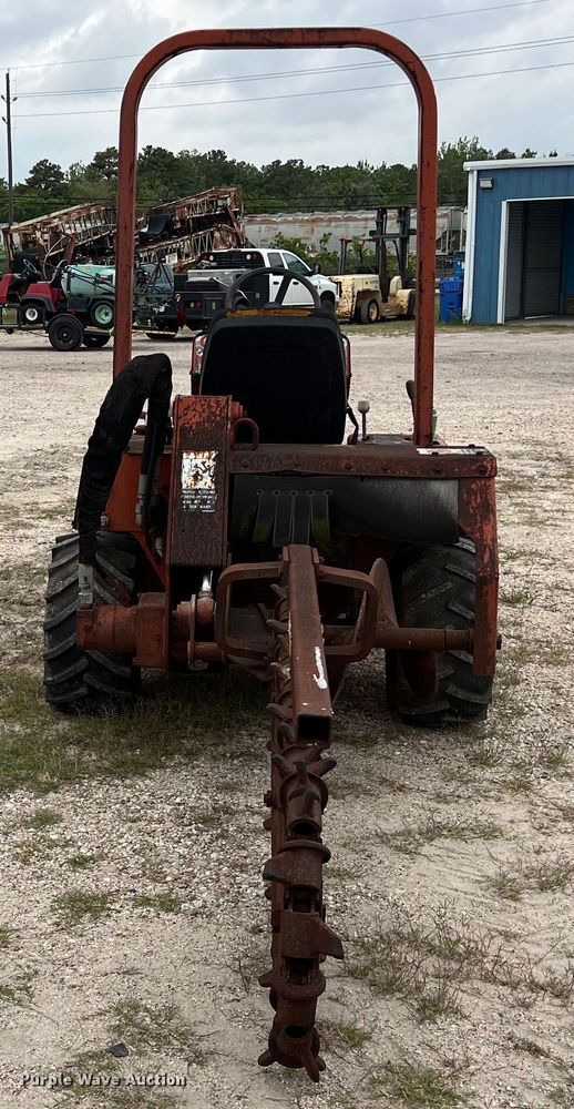 image for item DS2981 2000 Ditch Witch  3700DD trencher