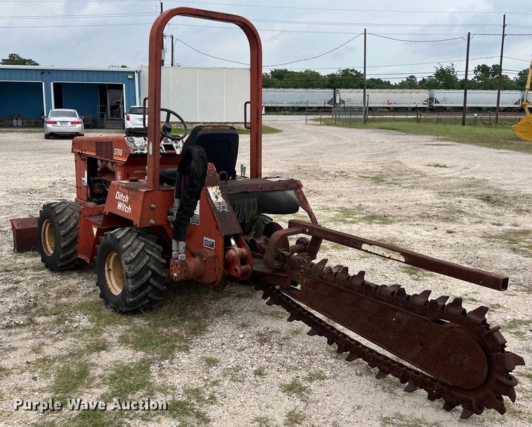 image for item DS2981 2000 Ditch Witch  3700DD trencher