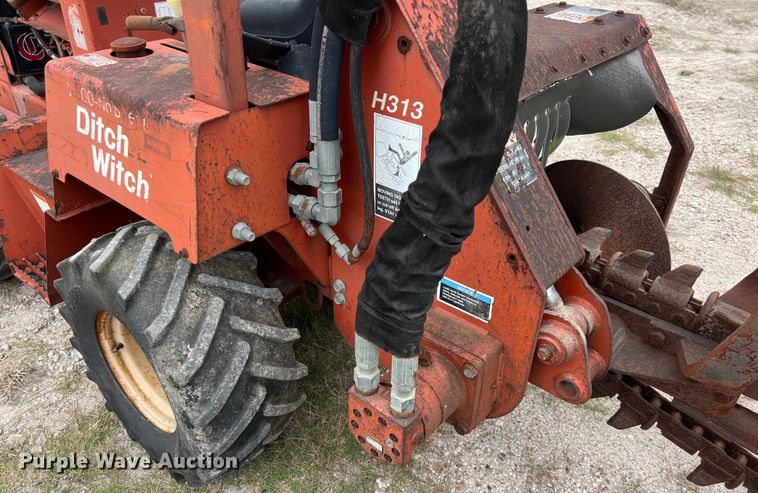 image for item DS2981 2000 Ditch Witch  3700DD trencher