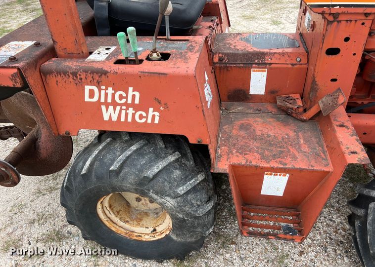 image for item DS2981 2000 Ditch Witch  3700DD trencher