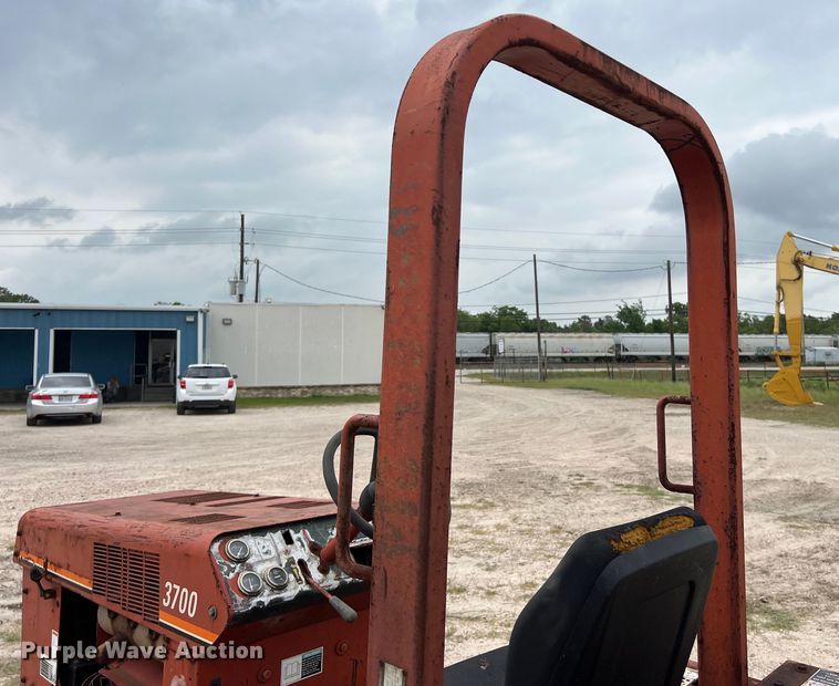 image for item DS2981 2000 Ditch Witch  3700DD trencher