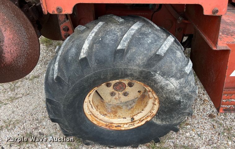 image for item DS2981 2000 Ditch Witch  3700DD trencher