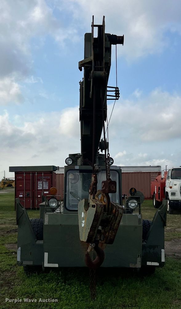 image for item DS2987 Lorain LRT-100 crane