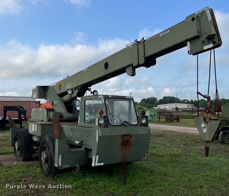 image for item DS2987 Lorain LRT-100 crane