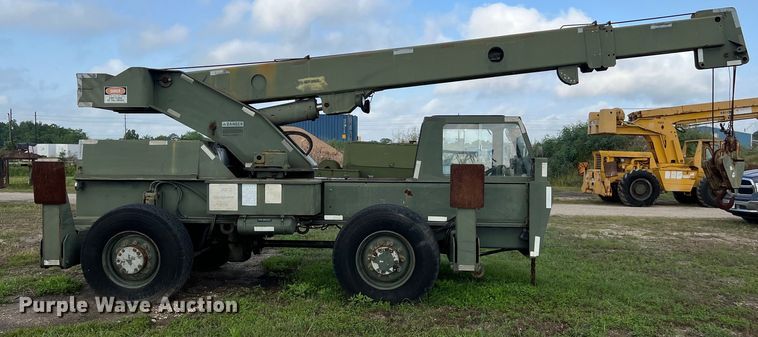 image for item DS2987 Lorain LRT-100 crane