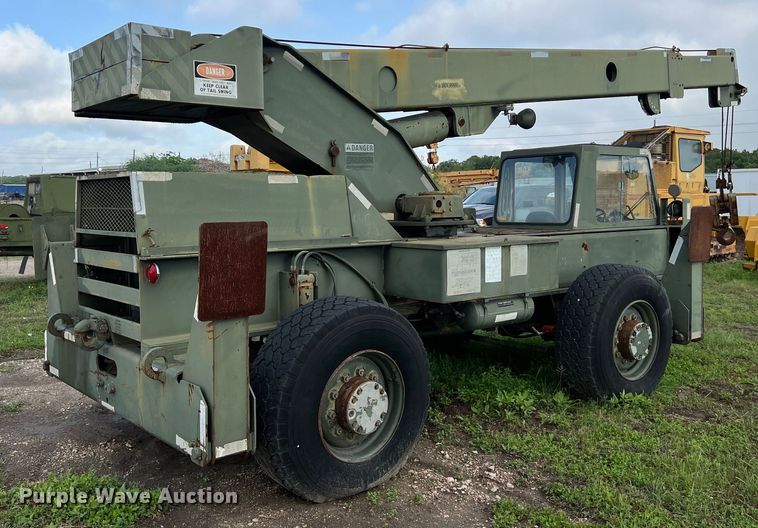 image for item DS2987 Lorain LRT-100 crane