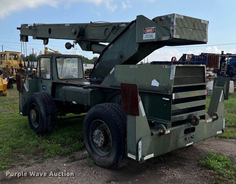 image for item DS2987 Lorain LRT-100 crane