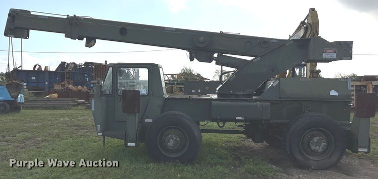 image for item DS2987 Lorain LRT-100 crane