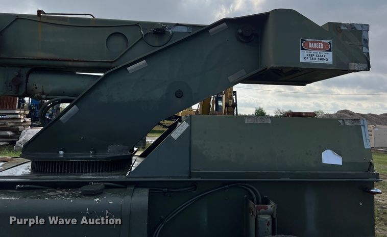 image for item DS2987 Lorain LRT-100 crane