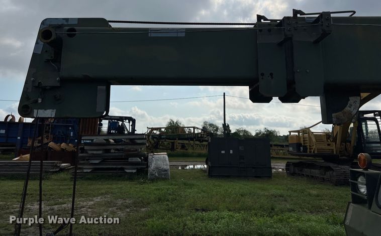 image for item DS2987 Lorain LRT-100 crane