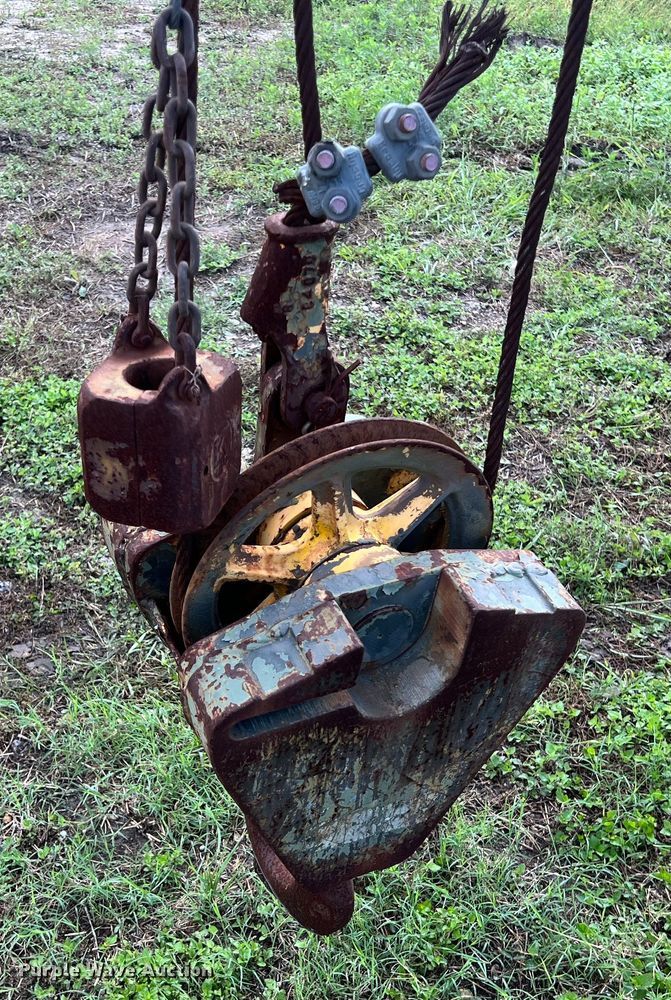 image for item DS2987 Lorain LRT-100 crane