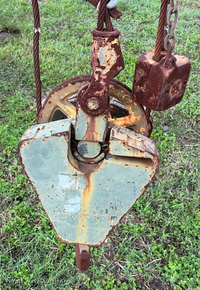 image for item DS2987 Lorain LRT-100 crane