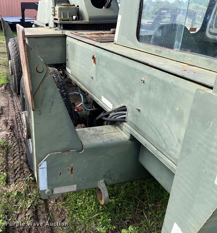 image for item DS2987 Lorain LRT-100 crane