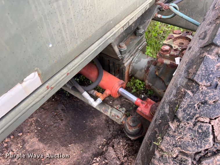 image for item DS2987 Lorain LRT-100 crane