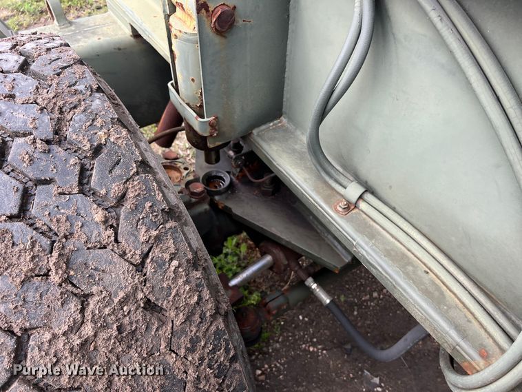 image for item DS2987 Lorain LRT-100 crane