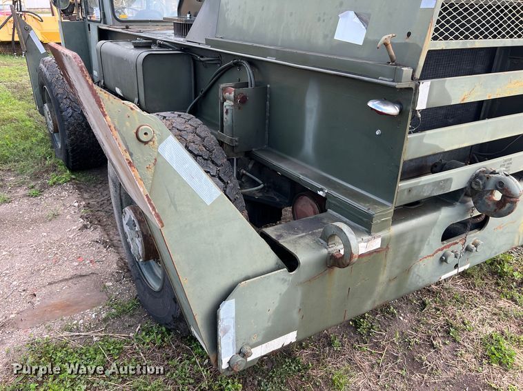 image for item DS2987 Lorain LRT-100 crane