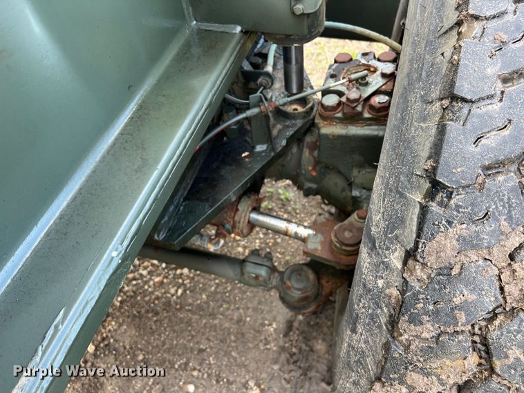 image for item DS2987 Lorain LRT-100 crane