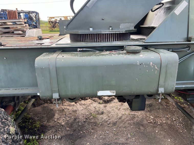 image for item DS2987 Lorain LRT-100 crane