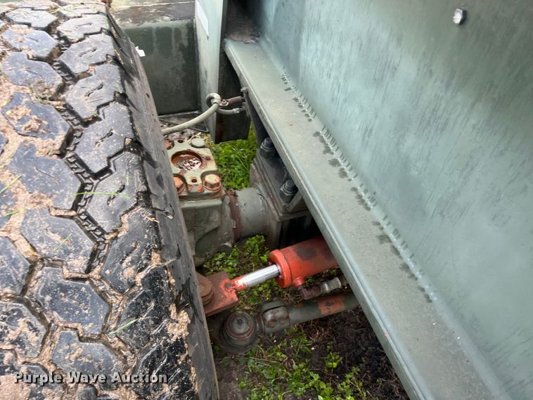 image for item DS2987 Lorain LRT-100 crane