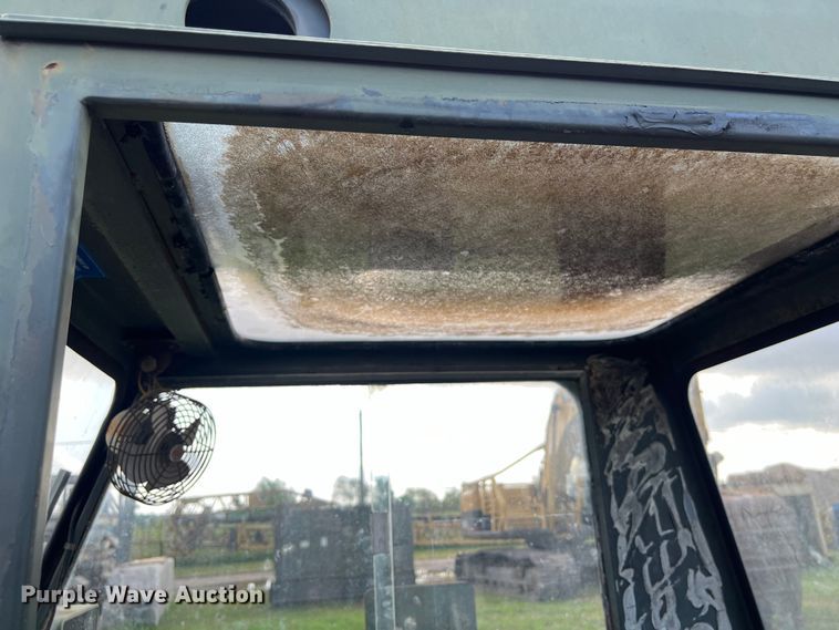 image for item DS2987 Lorain LRT-100 crane