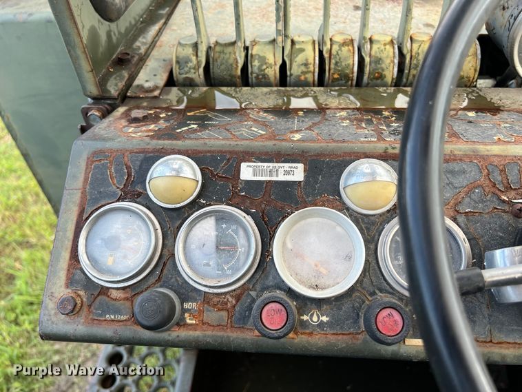image for item DS2987 Lorain LRT-100 crane