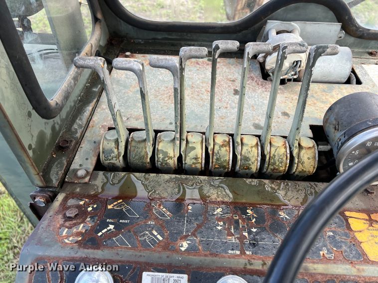 image for item DS2987 Lorain LRT-100 crane