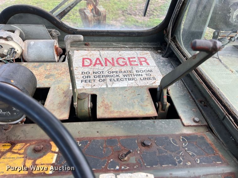 image for item DS2987 Lorain LRT-100 crane