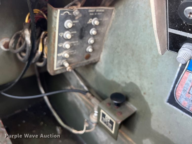 image for item DS2987 Lorain LRT-100 crane