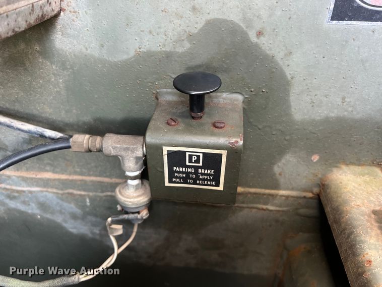 image for item DS2987 Lorain LRT-100 crane