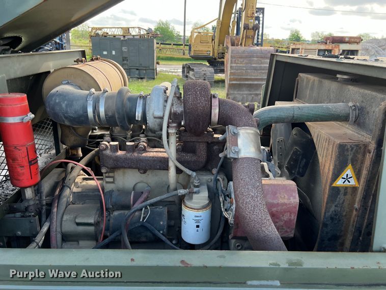 image for item DS2987 Lorain LRT-100 crane