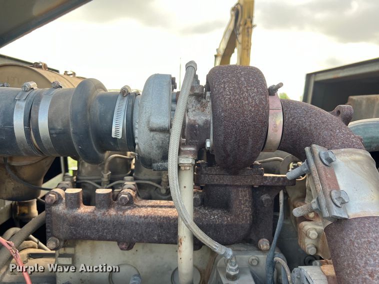 image for item DS2987 Lorain LRT-100 crane