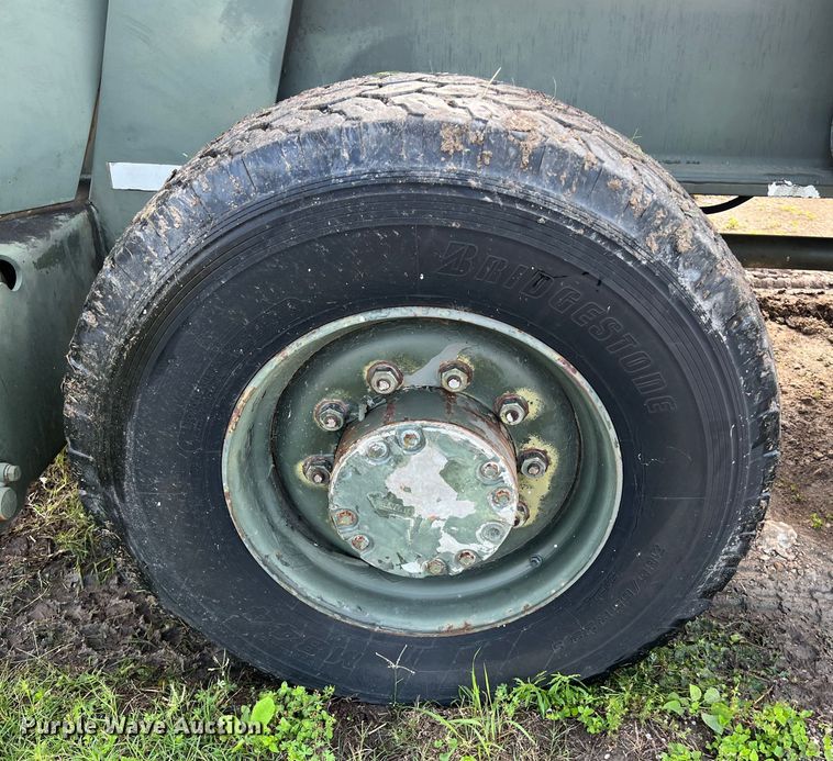 image for item DS2987 Lorain LRT-100 crane