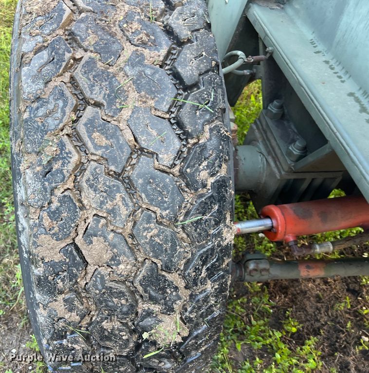 image for item DS2987 Lorain LRT-100 crane