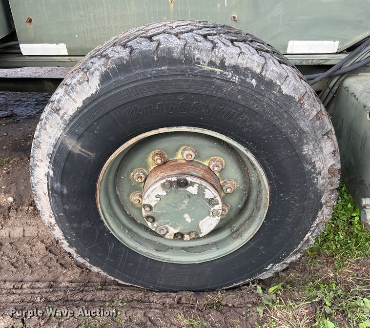 image for item DS2987 Lorain LRT-100 crane