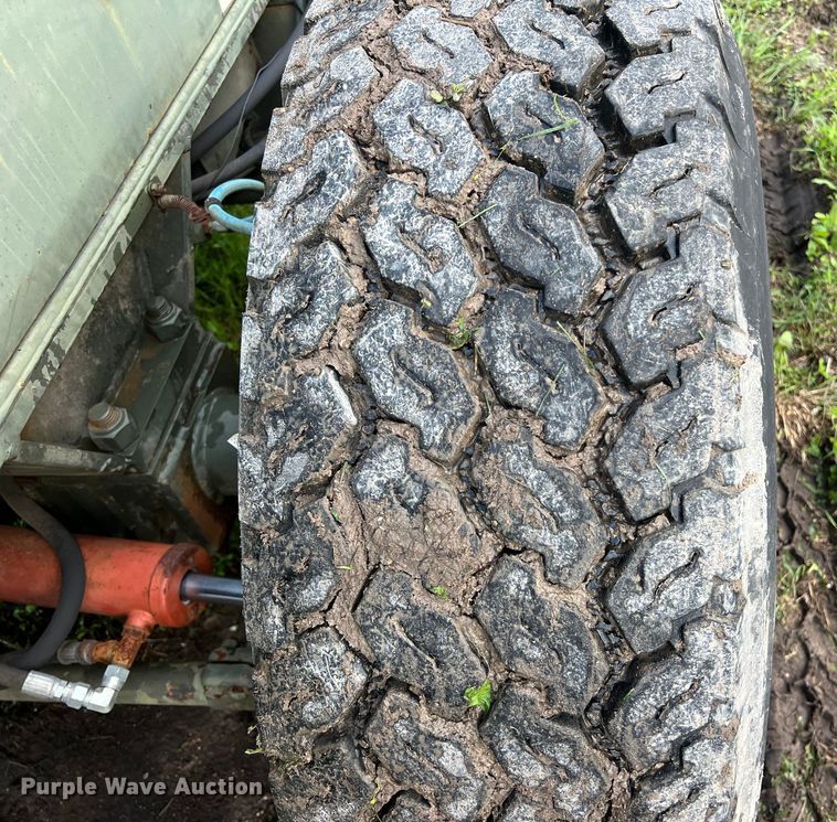 image for item DS2987 Lorain LRT-100 crane