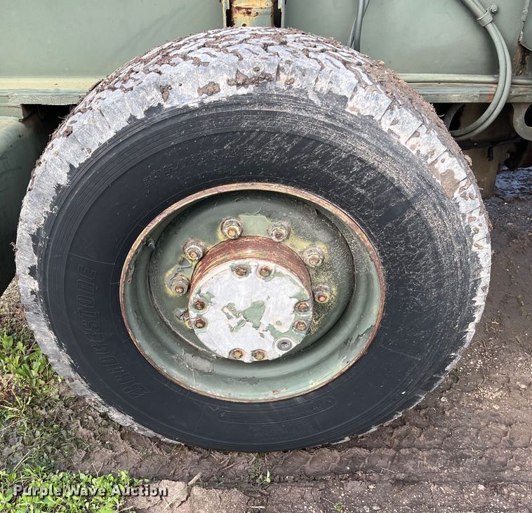 image for item DS2987 Lorain LRT-100 crane