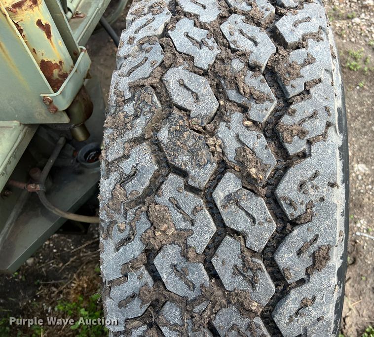 image for item DS2987 Lorain LRT-100 crane