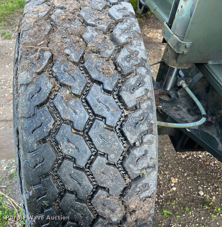 image for item DS2987 Lorain LRT-100 crane