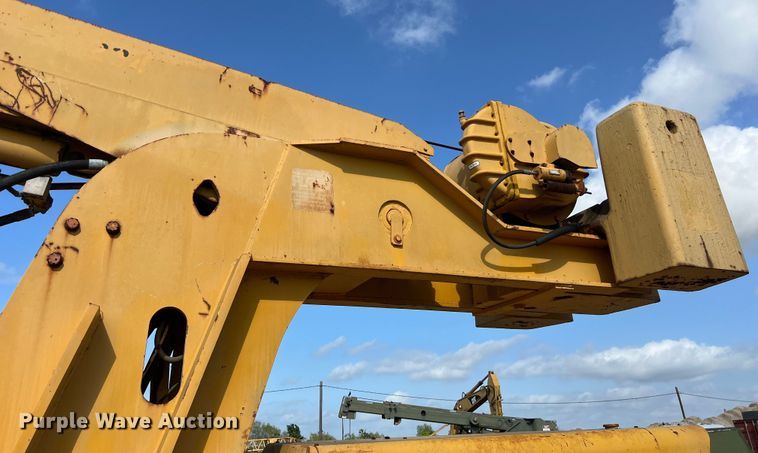 image for item DS2988 Galion D137064 crane