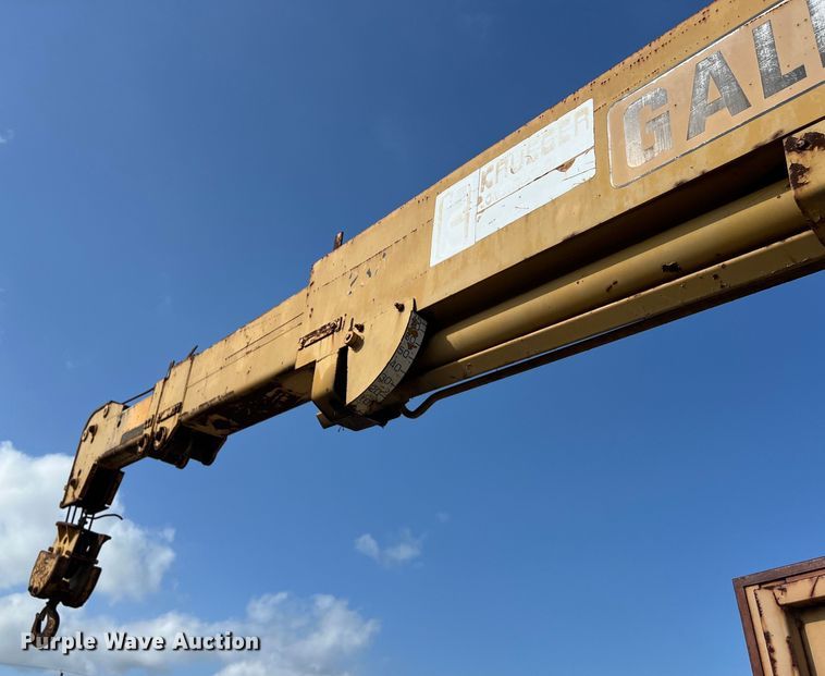 image for item DS2988 Galion D137064 crane