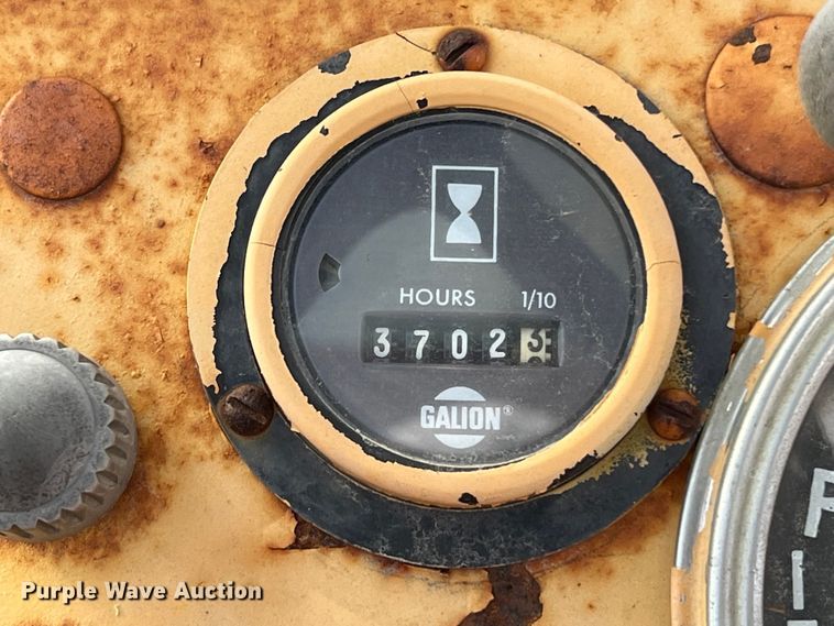 image for item DS2988 Galion D137064 crane