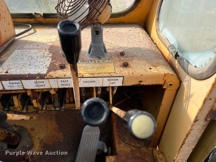 image for item DS2988 Galion D137064 crane