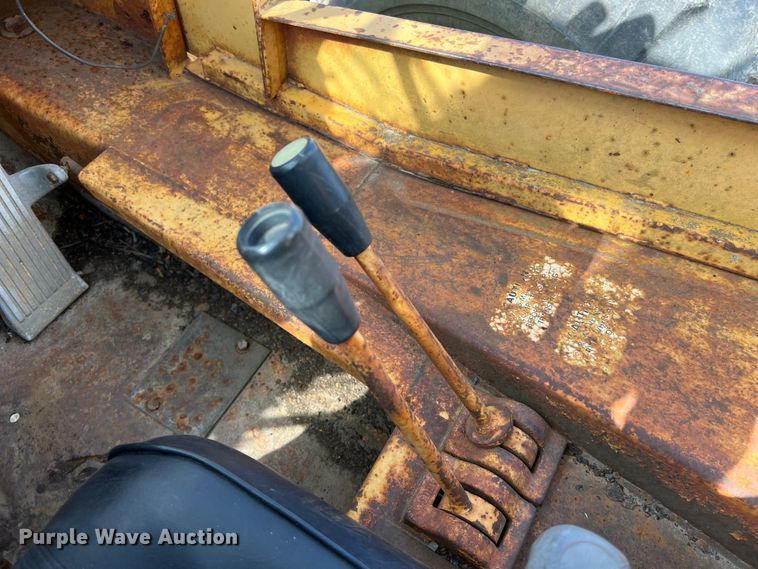 image for item DS2988 Galion D137064 crane