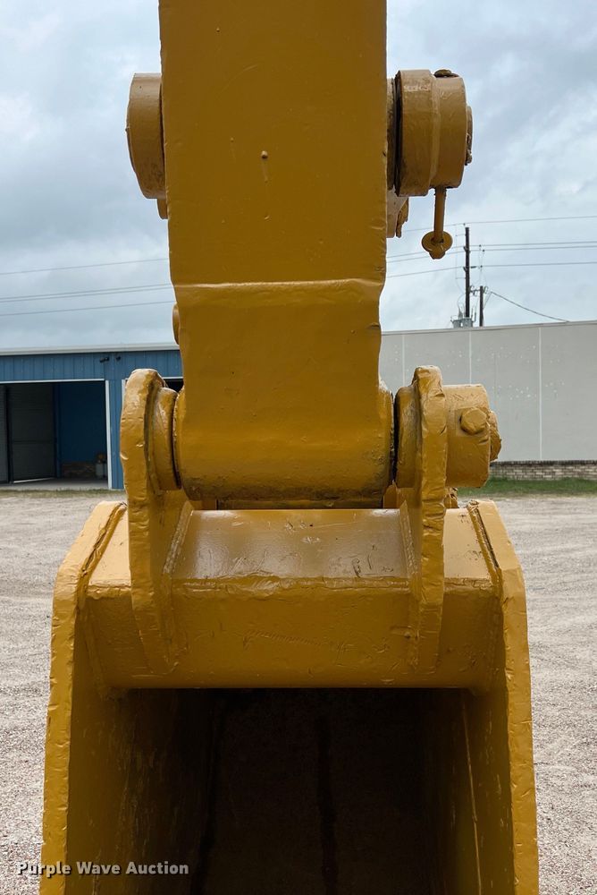 image for item DS3001 2003 Komatsu  PC300LC excavator