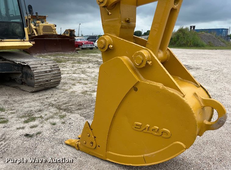 image for item DS3001 2003 Komatsu  PC300LC excavator