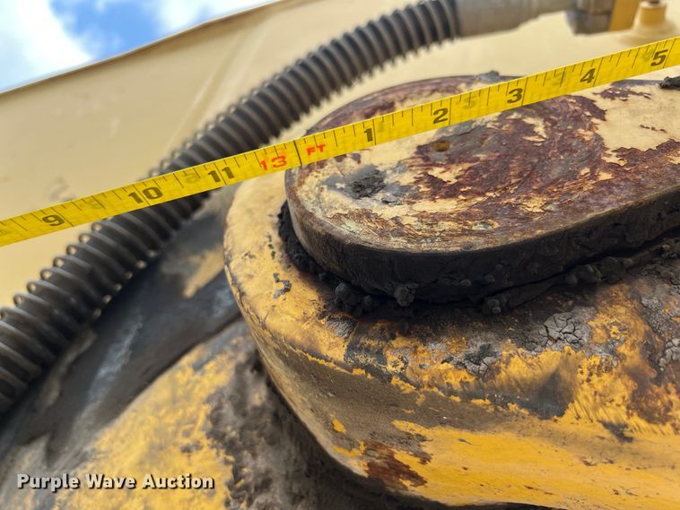 image for item DS3001 2003 Komatsu  PC300LC excavator