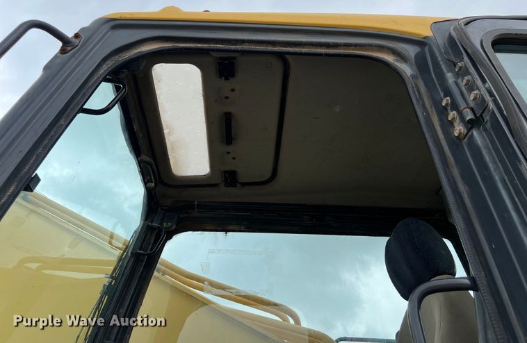 image for item DS3001 2003 Komatsu  PC300LC excavator