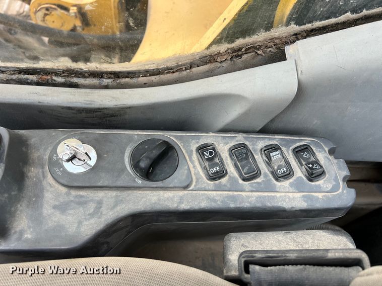 image for item DS3001 2003 Komatsu  PC300LC excavator