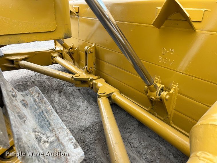 image for item DS3002 1978 Caterpillar D9H dozer